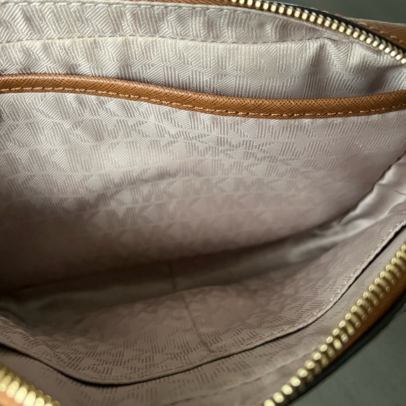 Michael Kors Ginny Cross body shoulder bag Like New! - Picture 5 of 7